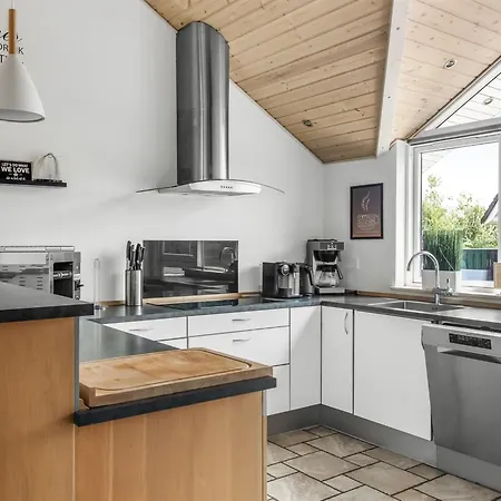 Steen - 800m From The Sea By Interhome