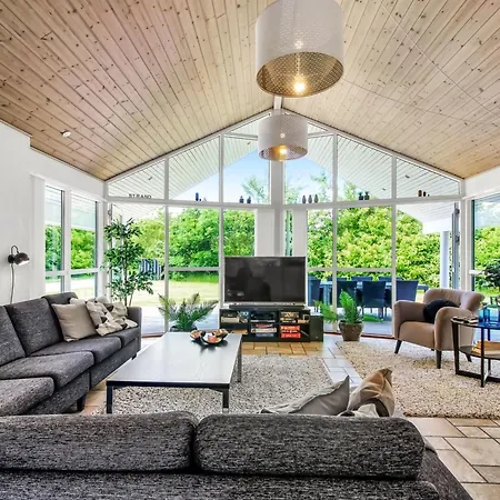 Steen - 800m From The Sea By Interhome